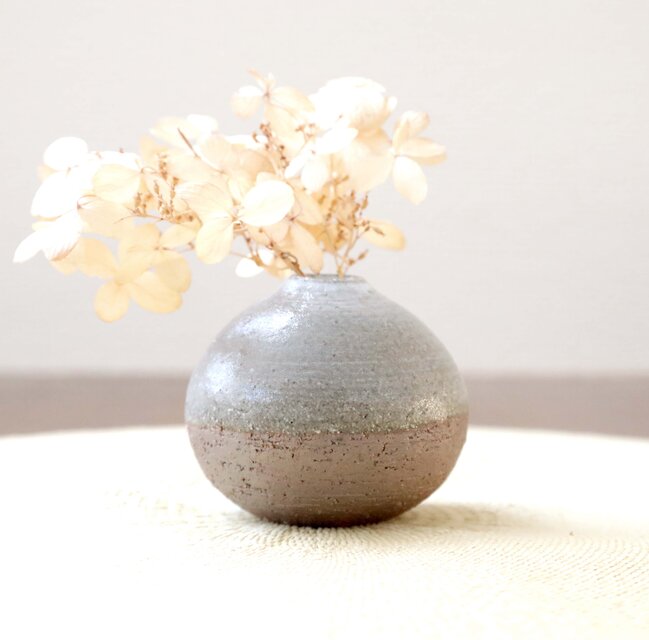 【薪窯焼成】青磁釉のふっくら素朴な一輪挿し