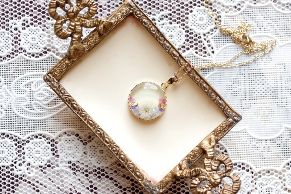 【受注製作】レジンアート　ラウンドペンダント〈ブーケ・ペールイエロー〉