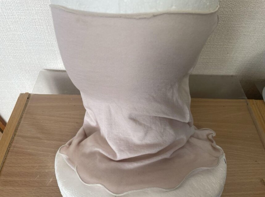 さらさらすべすべ肌感、綿シルク手染めグレージュ手作りネック 
