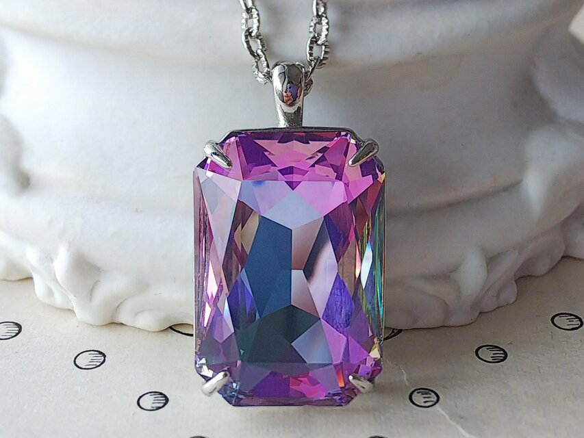 オーストリア ヴィンテージ　菫色ヴィトレイル（約27×18.5㎜）Silver色ネックレス