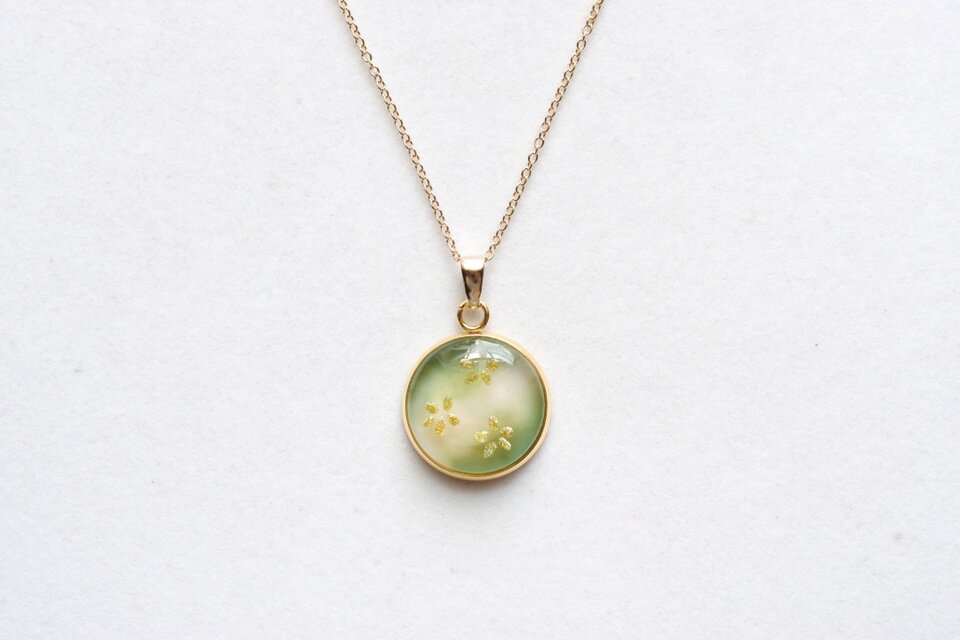 【受注製作】レジンアート　ラウンドペンダント〈野の花〉