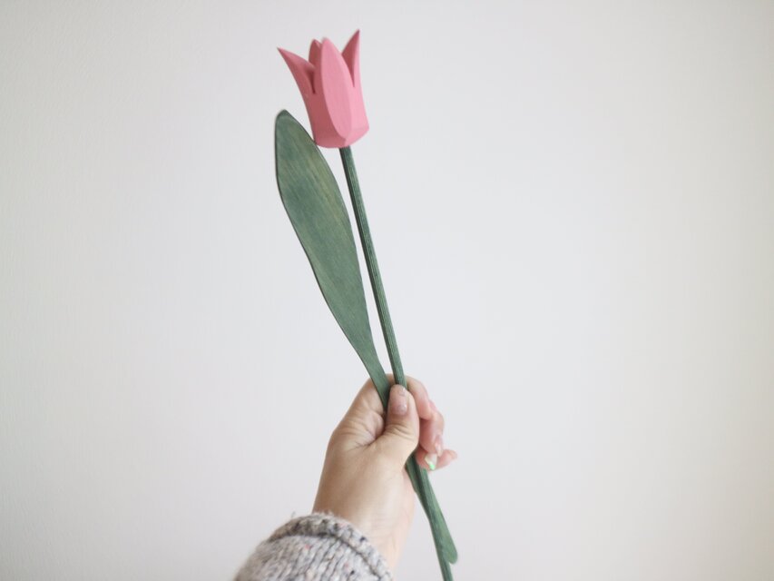 スウェーデンで見つけた木製チューリップ &葉っぱ