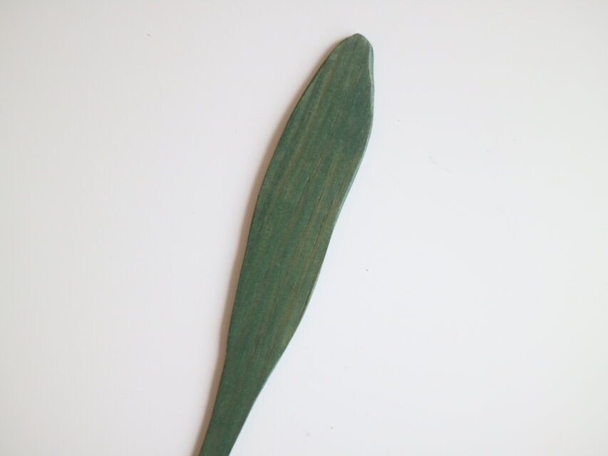 スウェーデンで見つけた木製チューリップ &葉っぱ | iichi 日々の