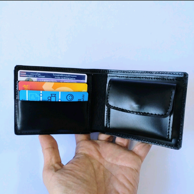 ◇送料無料◇本革財布◇コインポケット付き◇シンプル◇ビジネス◇カジュアル◇艶あり光沢硬めのレザーを採用◇