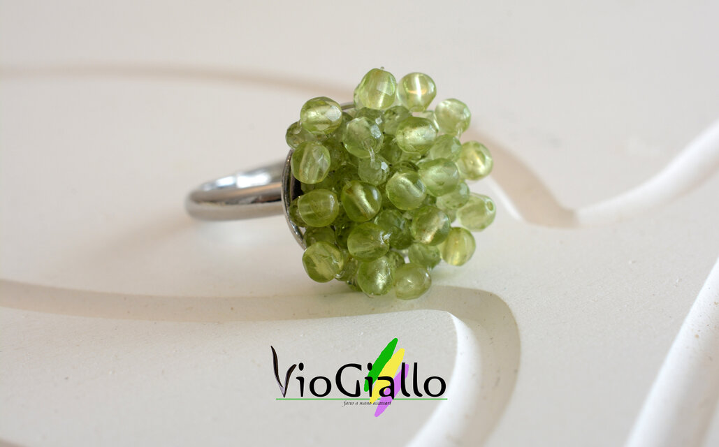 ペリドットの花リング