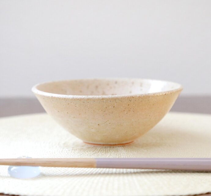 白陶土と藁灰釉の飯碗 ＊ １