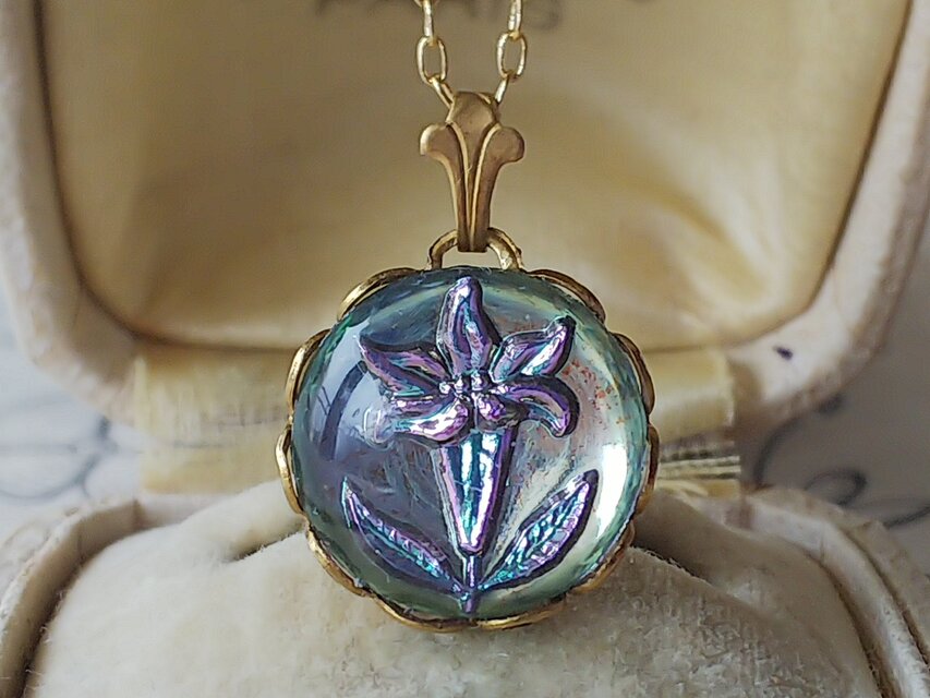 ヴィンテージ　ヴィトレイルライト リンドウ花（13㎜）フルールドリス ネックレス