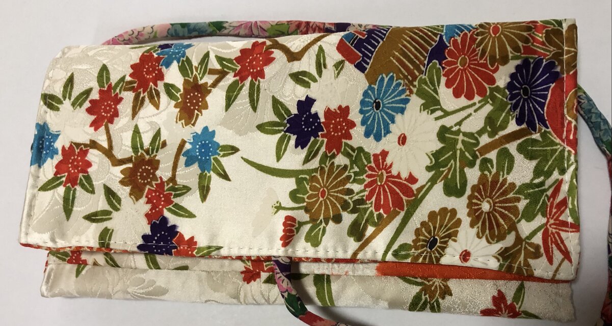 ハンドメイド 和装 着物 帯 小物入れ ペア 2点セット まとめて 布 ポーチ レッド レディース 楽天市場】着物 帯 ポーチの通販