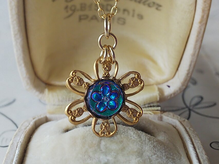 ヴィンテージ　小さな小さな勿忘草（7㎜/Blueオーロラ）Starクラシカルネックレス