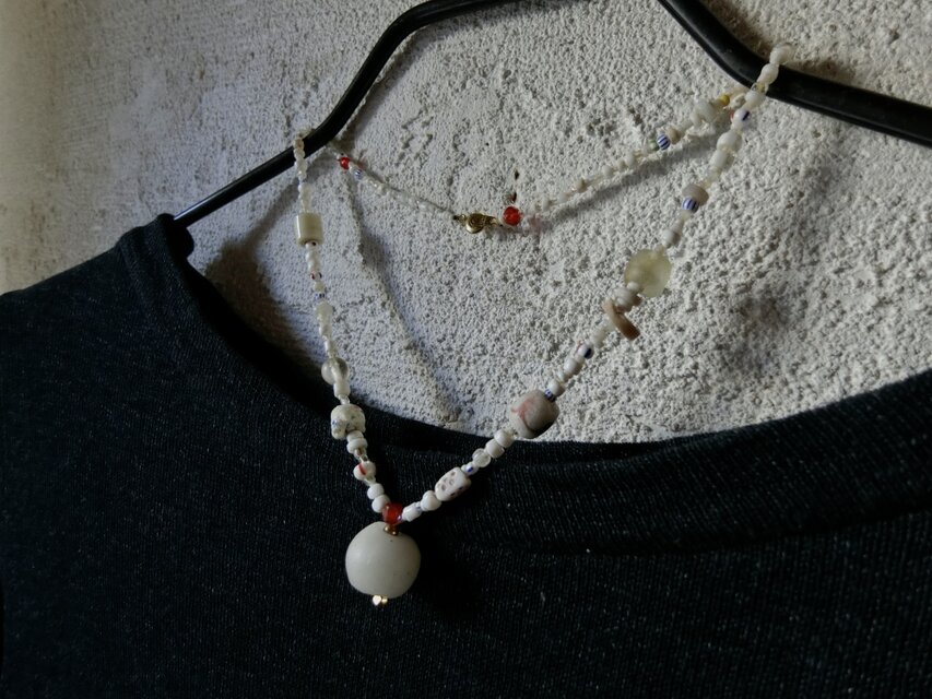 ＊古の白のネックレス。@世界中の古い白いビーズいろいろ（アフリカ、ベネチア、ボヘミア 、アジア、アメリカ、フランスetc.）