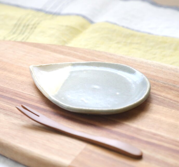 ブルーグレーの木の葉小皿