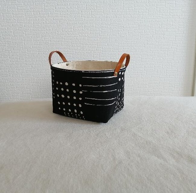 北欧風幾何学模様の小物入れ