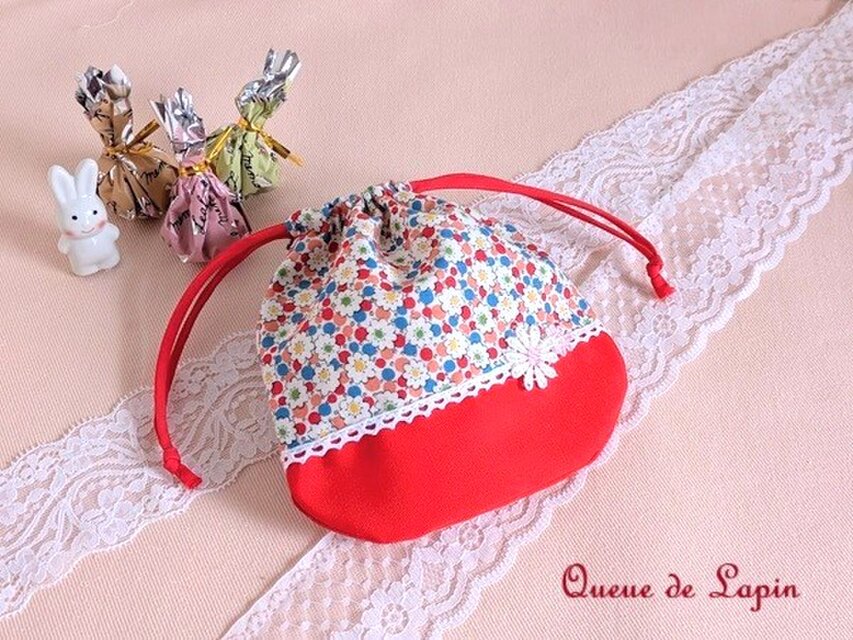 可愛い花柄の巾着袋（赤）