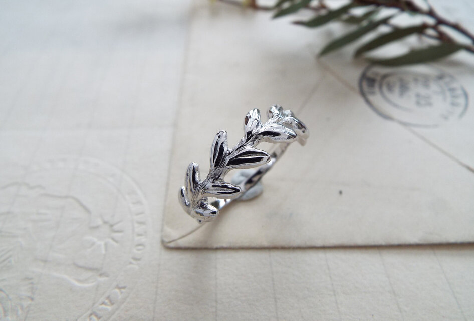 小さな花屋　オリーブのリング