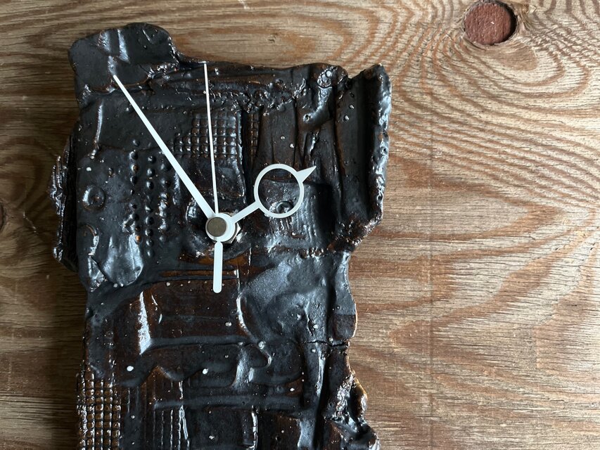 黒POP象嵌 25cm角掛け時計 | iichi 日々の暮らしを心地よくする