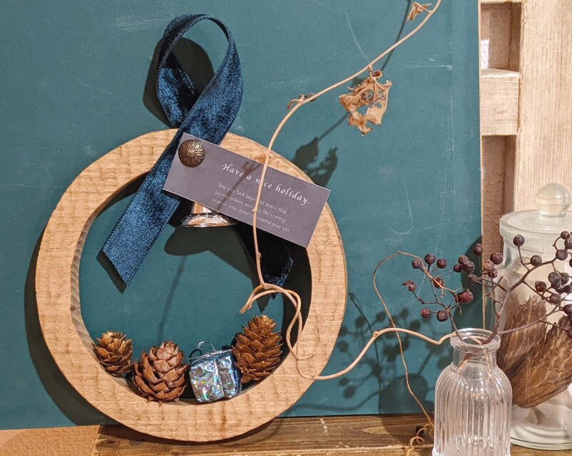 リース　大(紺リボン)