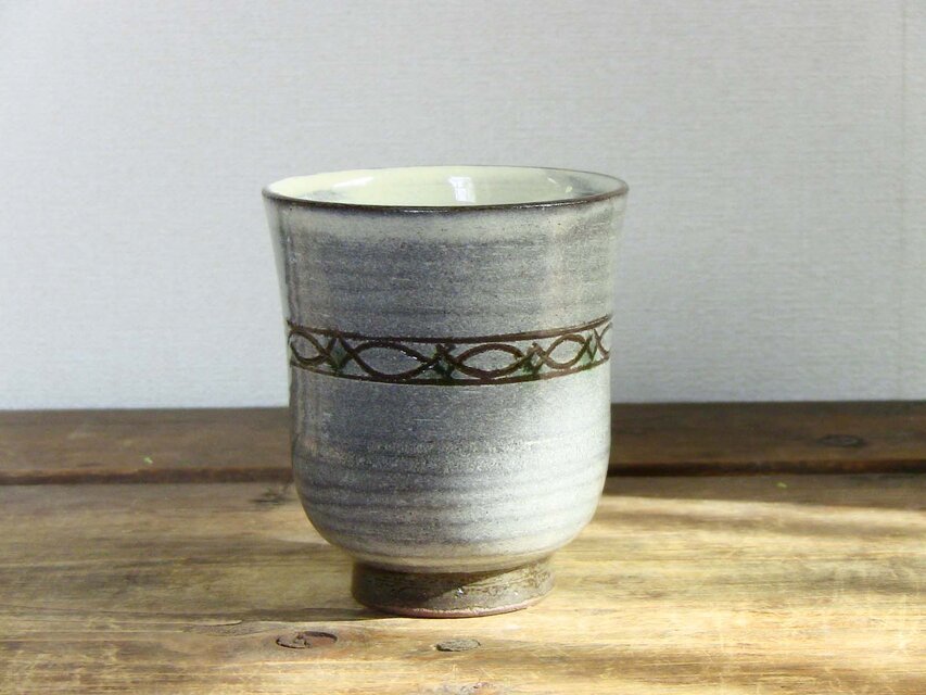 魚文湯呑み（うすがけ）