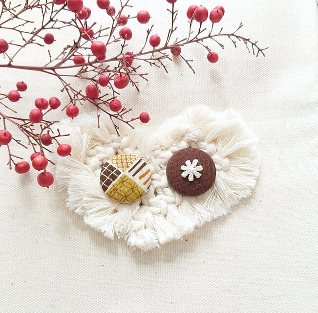 ★くるみボタンブローチ★