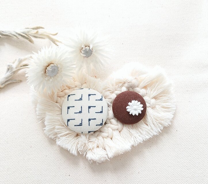 ★くるみボタンブローチ★