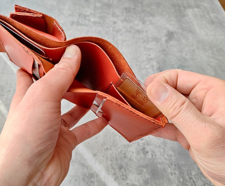 【一点物】薄い二つ折り財布　ハンドメイド イタリアンレザー 手縫い 手染め 二つ折り財布 ショートウォレット ハンドメイド 完全一点もの 総