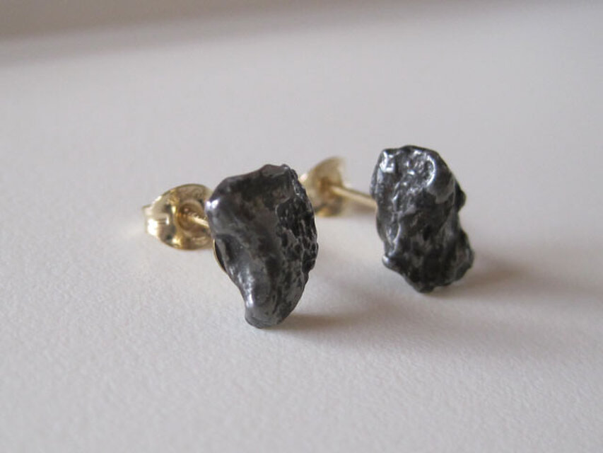 シホテアリニ隕石のピアス・Sikhote Alin Meteorite14kgf | iichi 日々
