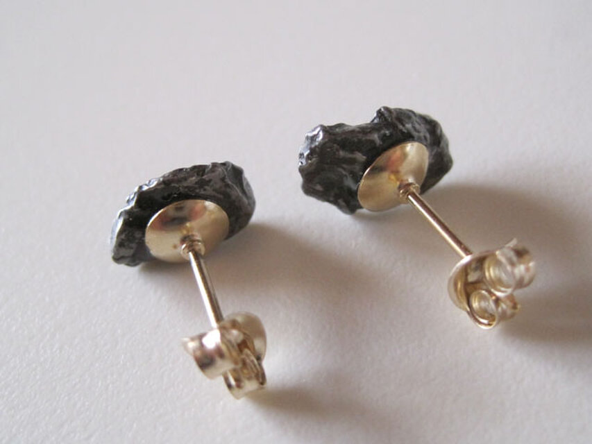 シホテアリニ隕石のピアス・Sikhote Alin Meteorite14kgf | iichi 日々