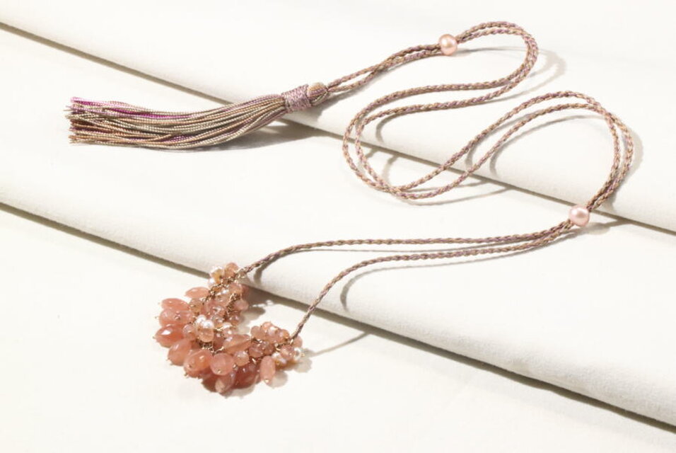 天然石インカローズと絹の桜ネックレス