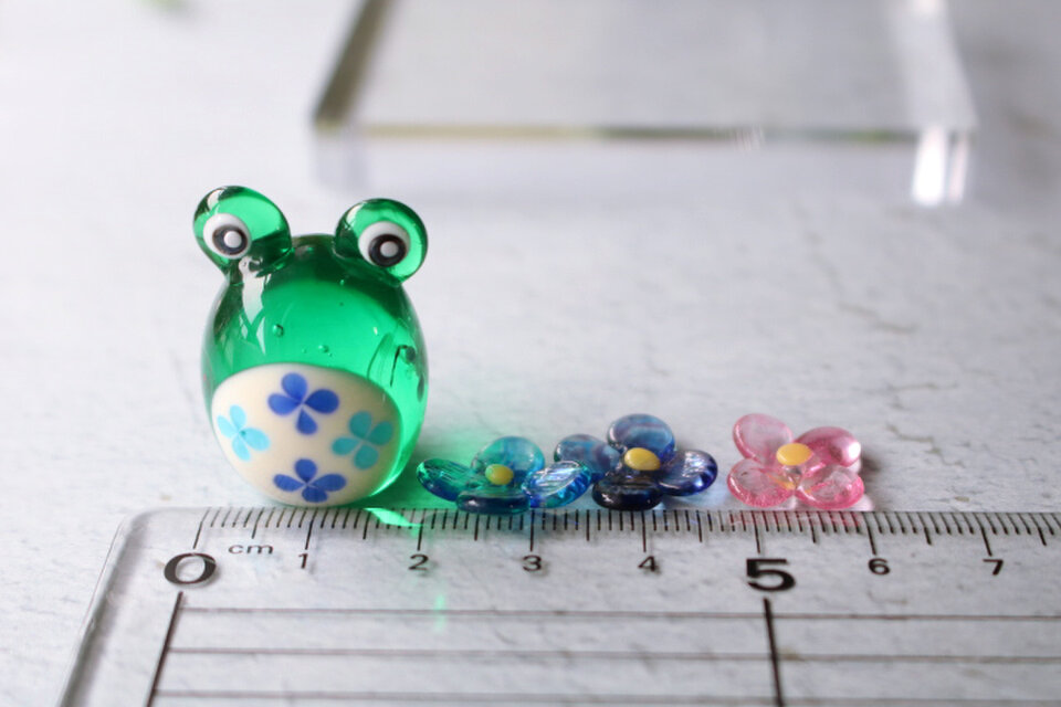 ガラスのカエル ミニチュア蛙の置き飾り | iichi 日々の暮らしを