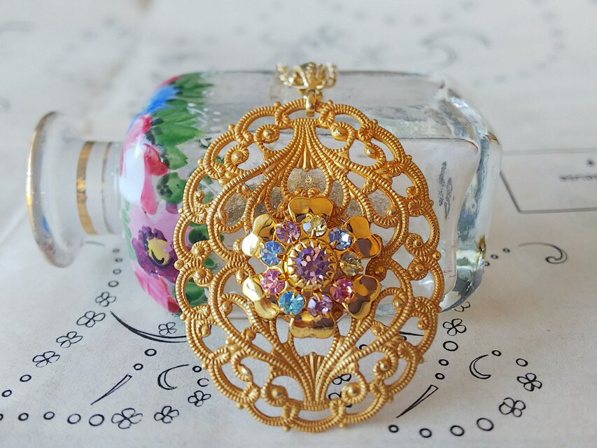 ヴィンテージ　パステルカラーのお花･Daisy ／フィリグリー　ネックレス