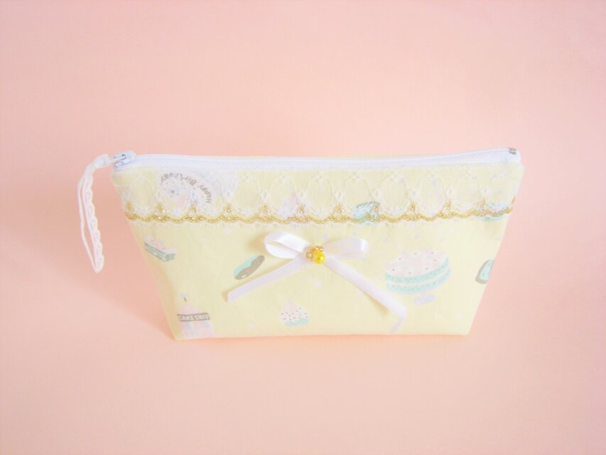 可愛いスイーツ柄ポーチ（パステルイエロー）