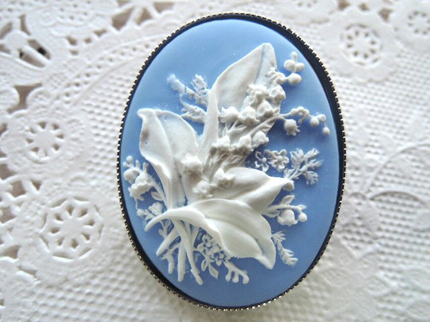 1390）素敵なカメオスズランアクリルカメオ高品質日本製☆2WAY