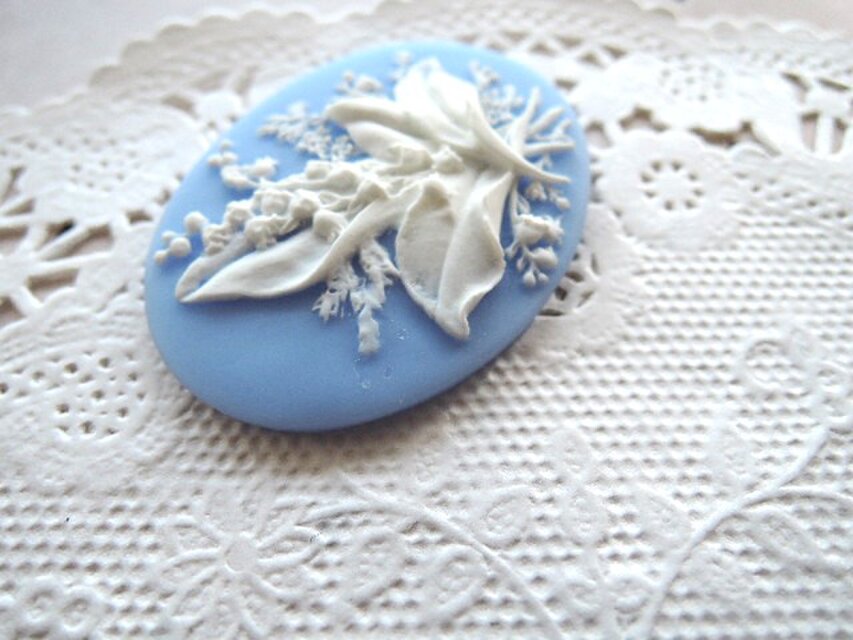 1390）素敵なカメオスズランアクリルカメオ高品質日本製☆2WAY