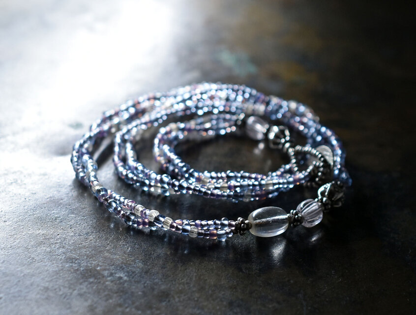 アンティークボヘミアビーズとグーズベリー、フランスヴィンテージビーズの２連ネックレス