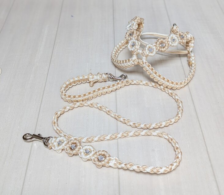 パラコード ハーネス 胸元に花モチーフを配した小型犬用 お揃いの