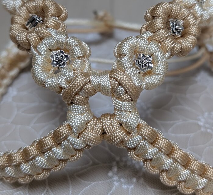 パラコード ハーネス 胸元に花モチーフを配した小型犬用 お揃いの