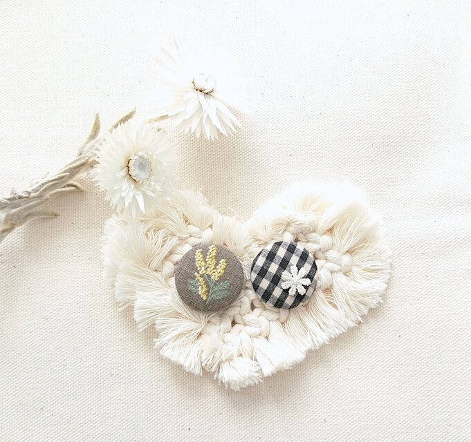 ★くるみボタンブローチ★