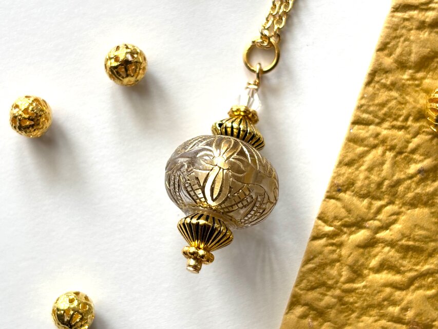 ネックレス　モロッコランタンの様なクリアフラワービーズ　ランプ　街燈　ゴールド　中東　エスニック　シンプル　揺れる