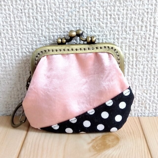 サテン　ミニがま口ポーチキーホルダー　7.5cm口金　アクセサリーケース　コインケース　ドット　サーモンピンク　　413
