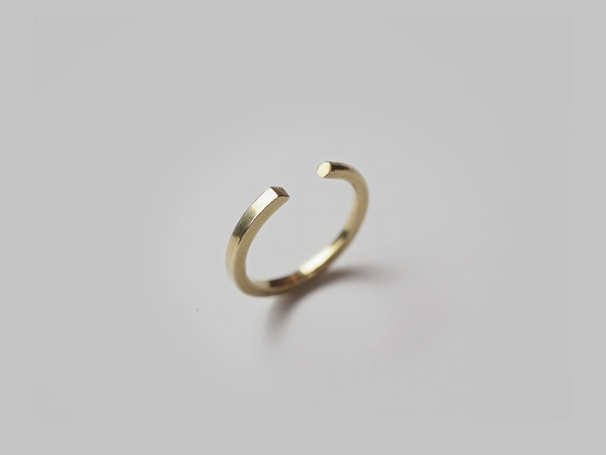 AとBのあいだ ring (brass)