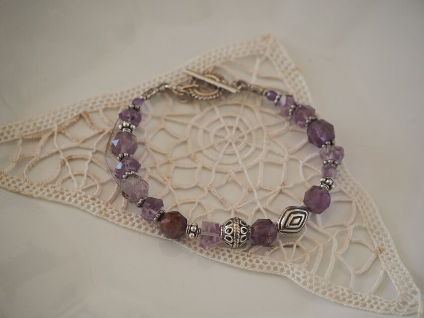 菫色のタリスマン　　アメジスト（ブレスレット）