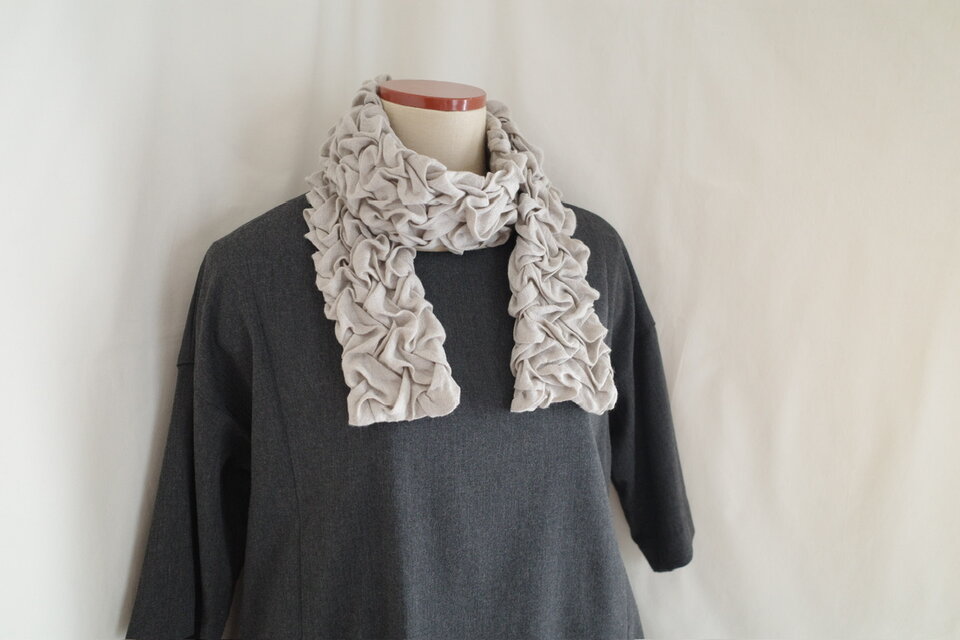 リネン刺繍のロングマフラー・beige