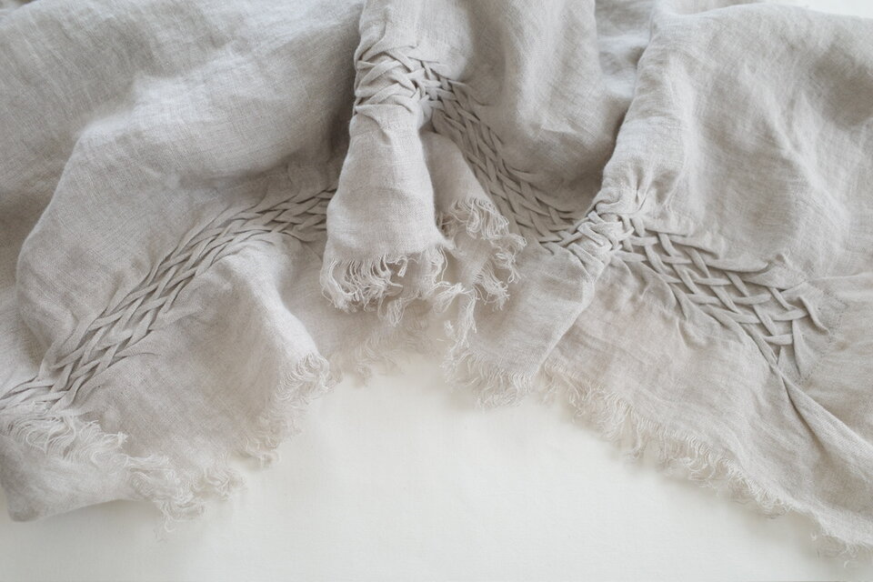 スモッキング刺繍の大判ストール・beige