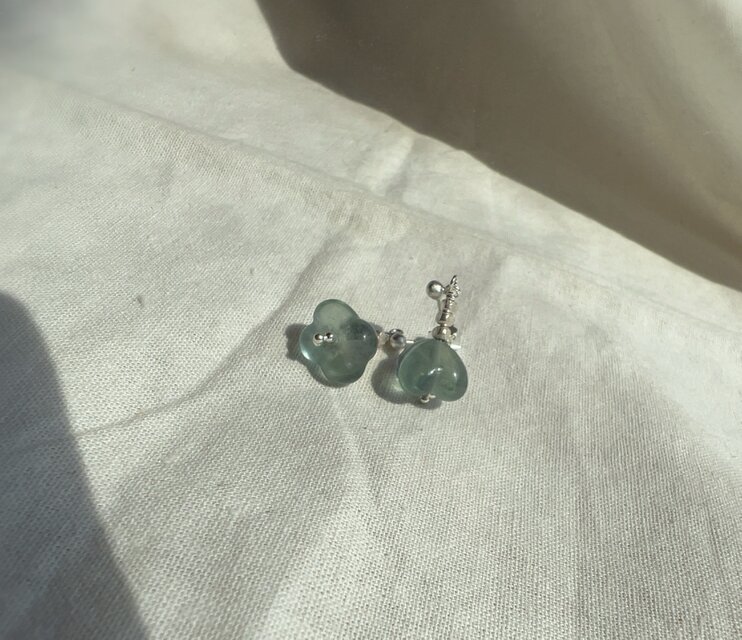 フローライト花ピアス