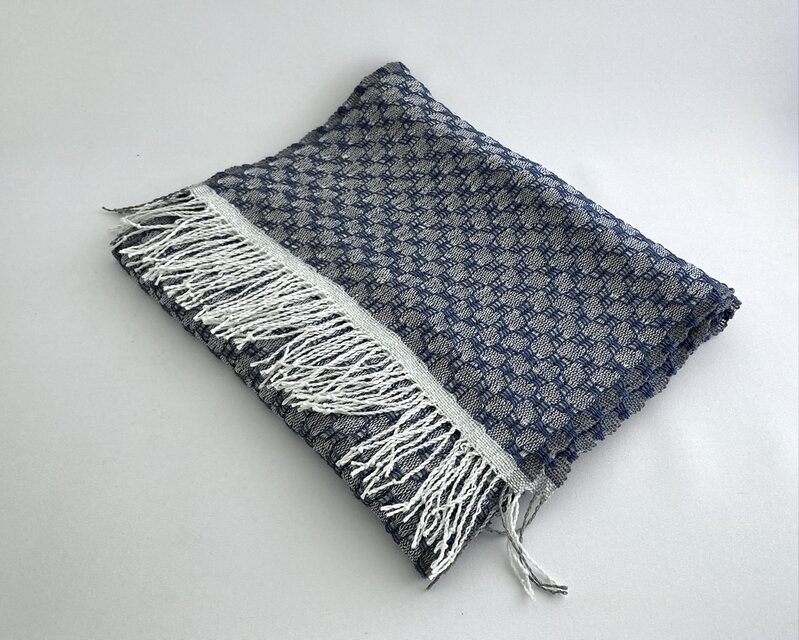 手織り シルクとリネンの吉野織りストール(ネイビー)