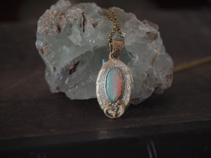 虹色の通路　オパール