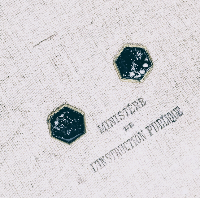 青漆とかすみ草のピアスイヤリング【2147】