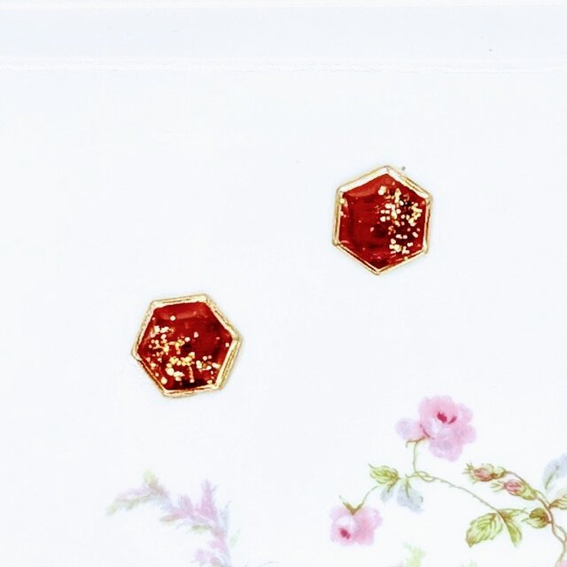 赤漆と金の星の六角ピアスイヤリング【2148】