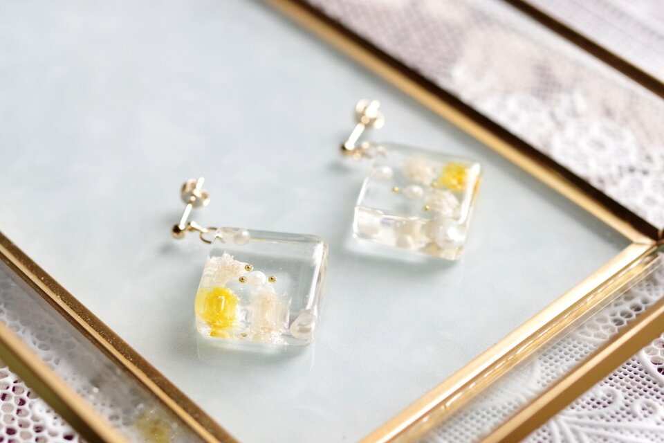 レジンアート スクエアピアス〈リフレイン〉 | iichi 日々の暮らしを