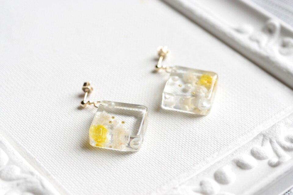 レジンアート スクエアピアス〈リフレイン〉 | iichi 日々の暮らしを