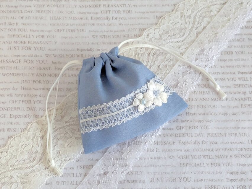 可愛いレースとお花のミニ巾着（ブルー）